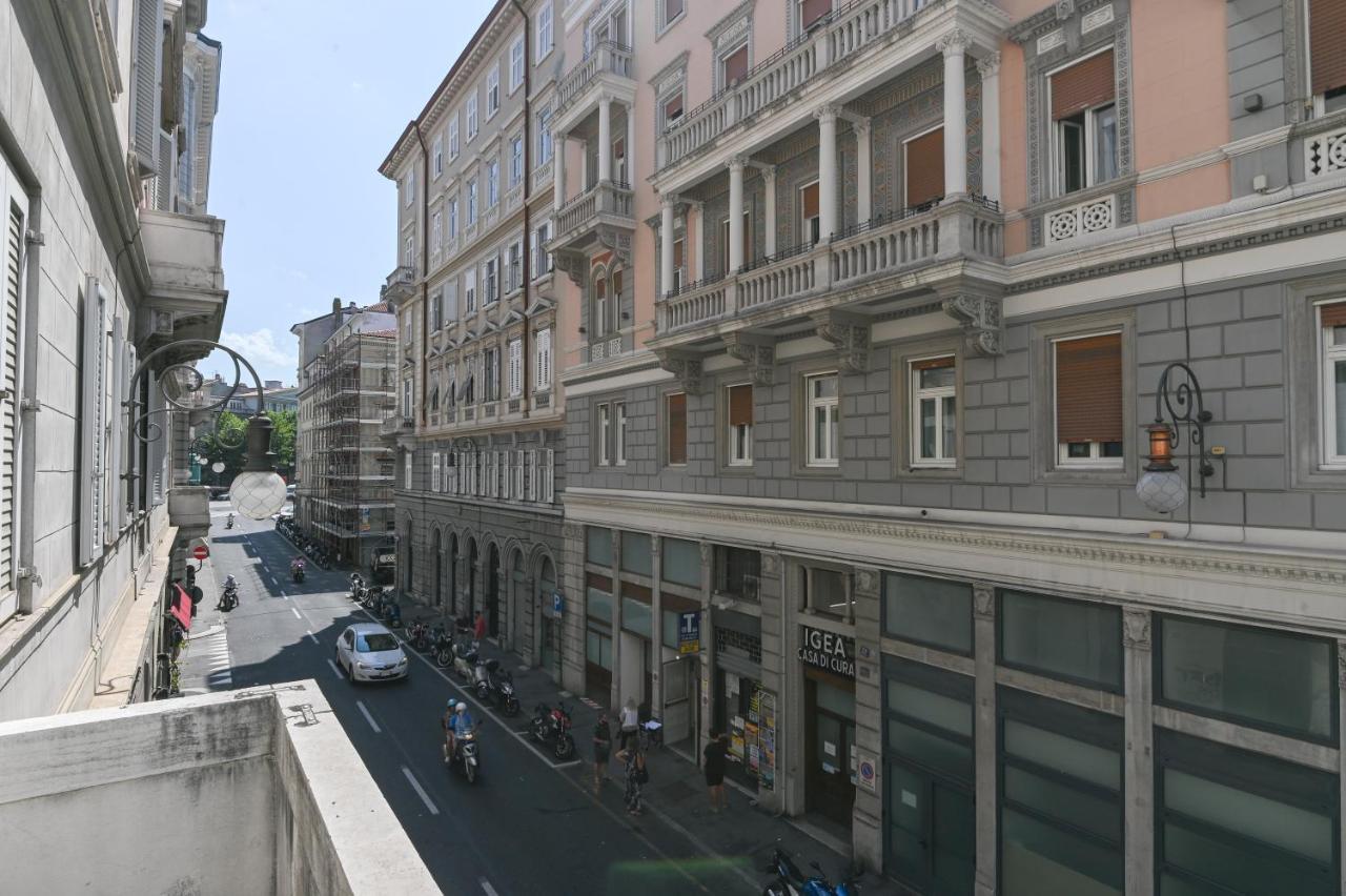Adria Luxury Residence - Centro Trieste Luaran gambar